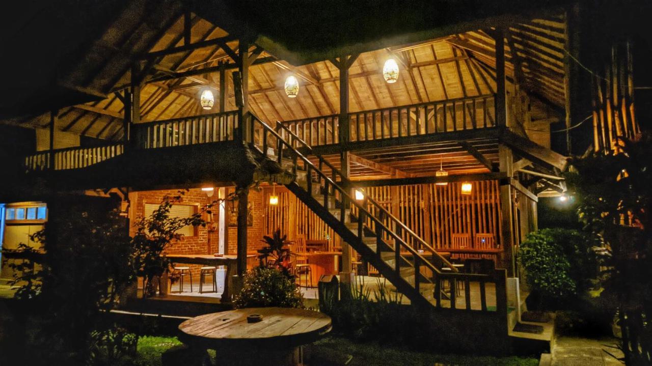 Peraja Bungalows Loyok Sangyang Kültér fotó