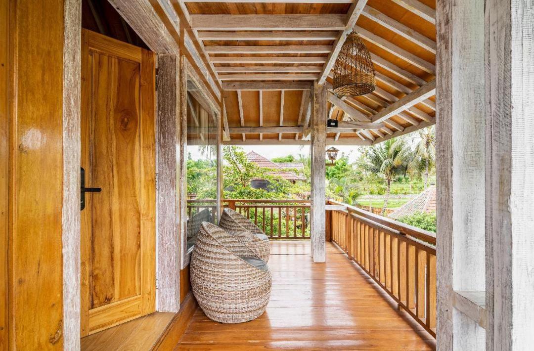 Peraja Bungalows Loyok Sangyang Kültér fotó