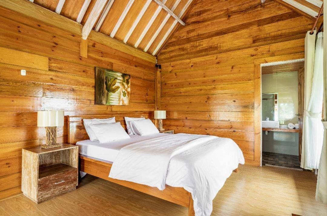 Peraja Bungalows Loyok Sangyang Kültér fotó