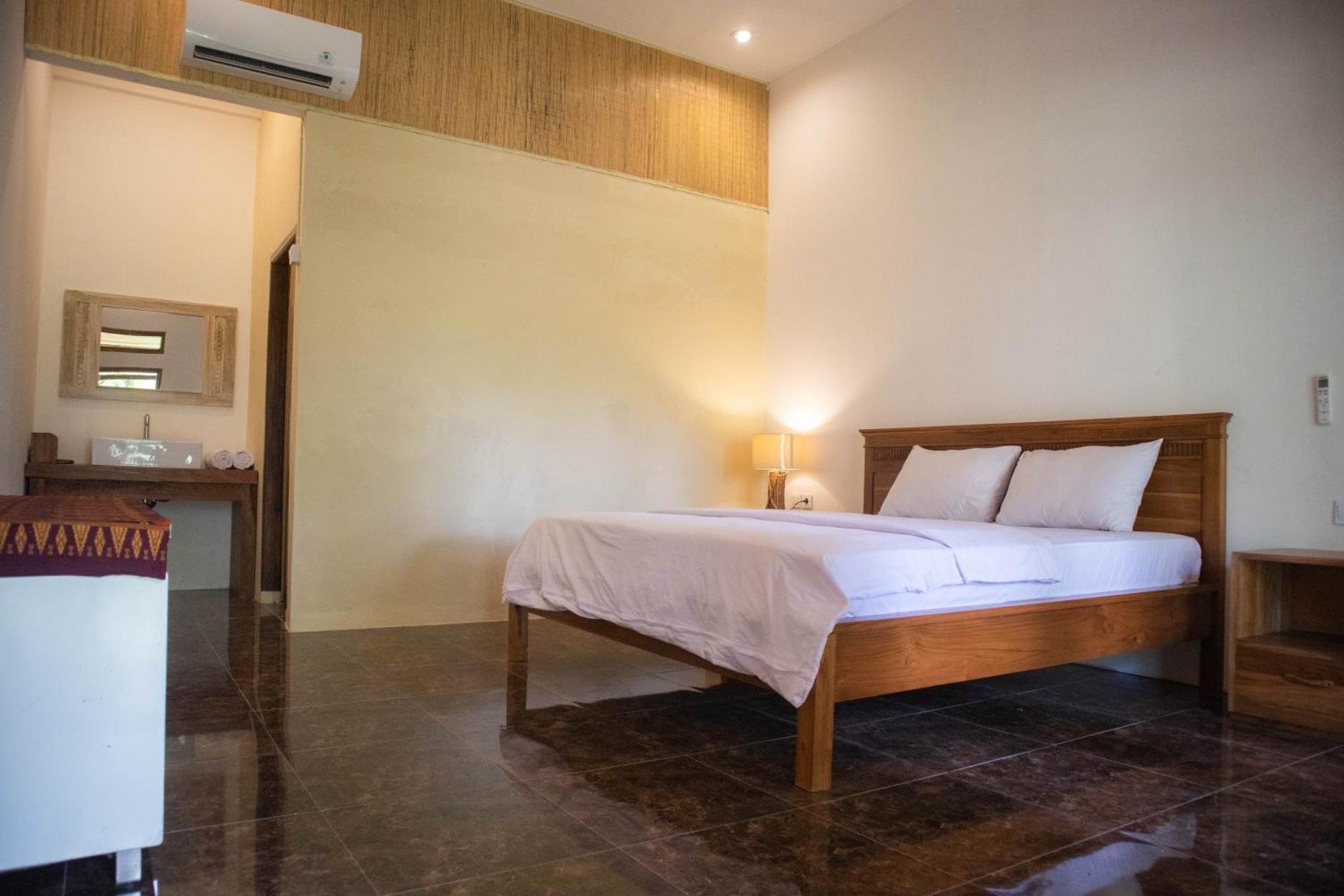 Peraja Bungalows Loyok Sangyang Szoba fotó