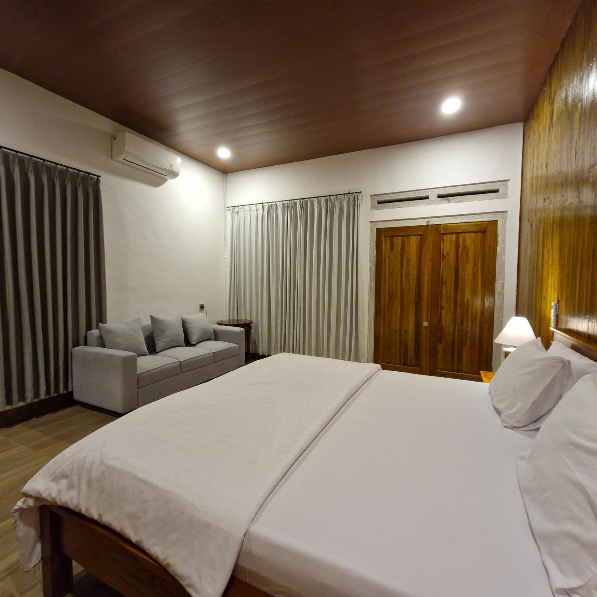 Peraja Bungalows Loyok Sangyang Kültér fotó