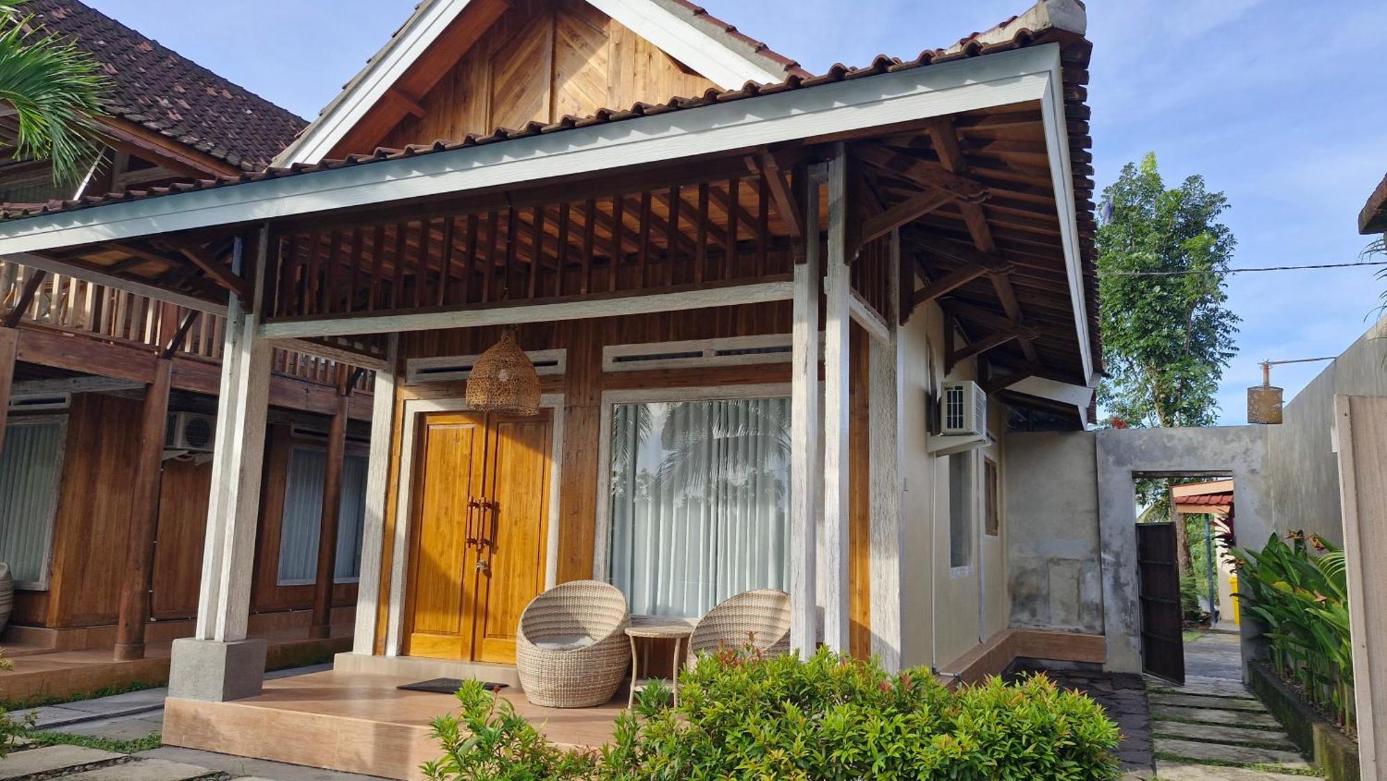 Peraja Bungalows Loyok Sangyang Kültér fotó